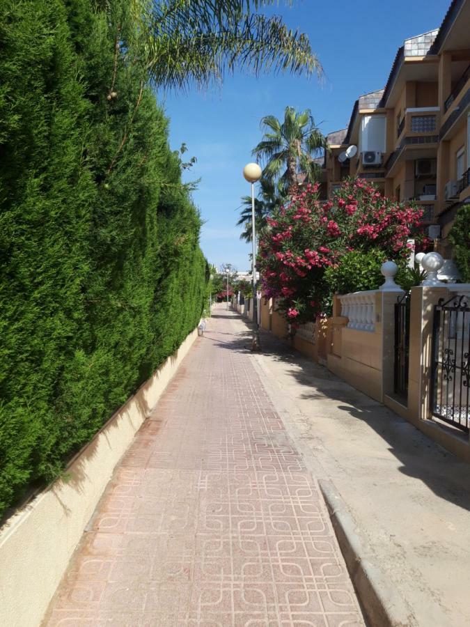 Punta Prima Pleasure With Private Parking In A Gated Community Close To The Torrevieja