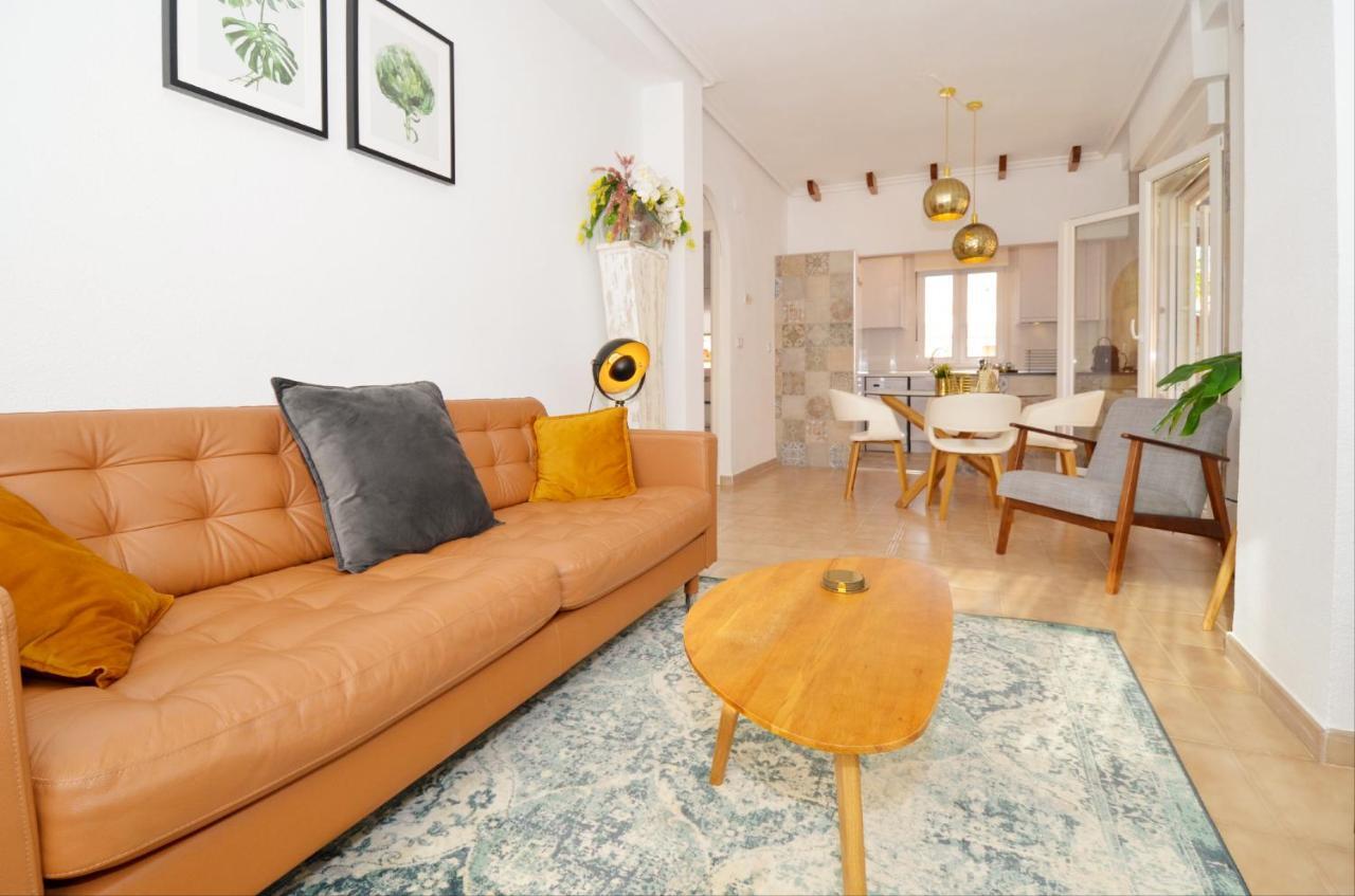 Punta Prima Pleasure With Private Parking In A Gated Community Close To The Apartment Torrevieja